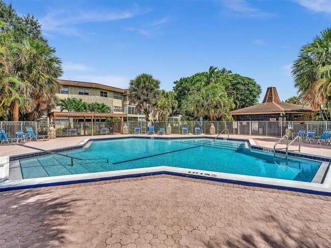 Building Photo - 5001 W Oakland Park Blvd