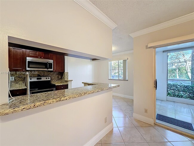 Building Photo - 9877 Westview Dr