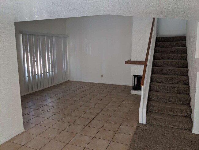 Building Photo - 3 Bedroom 2 Bathroom near ASU! I