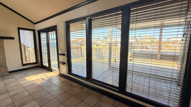 Building Photo - 13738 Tajamar St