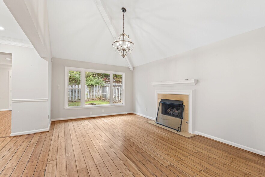 Living Room with Gas Logs - 1486 Briaroaks Trl NE