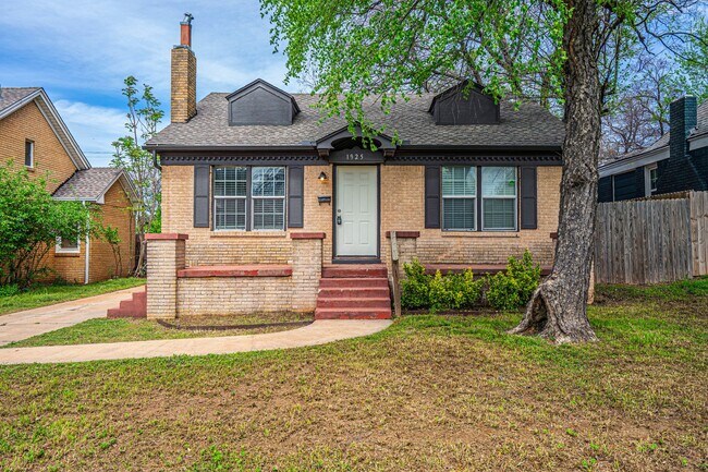 Primary Photo - 2 Bed/1 Bath Home Near OCU!