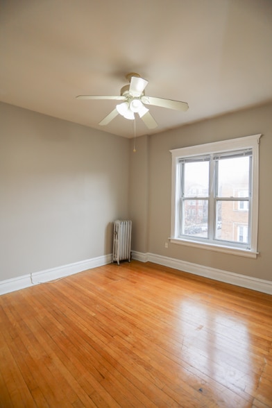 Building Photo - 1445 W Argyle St