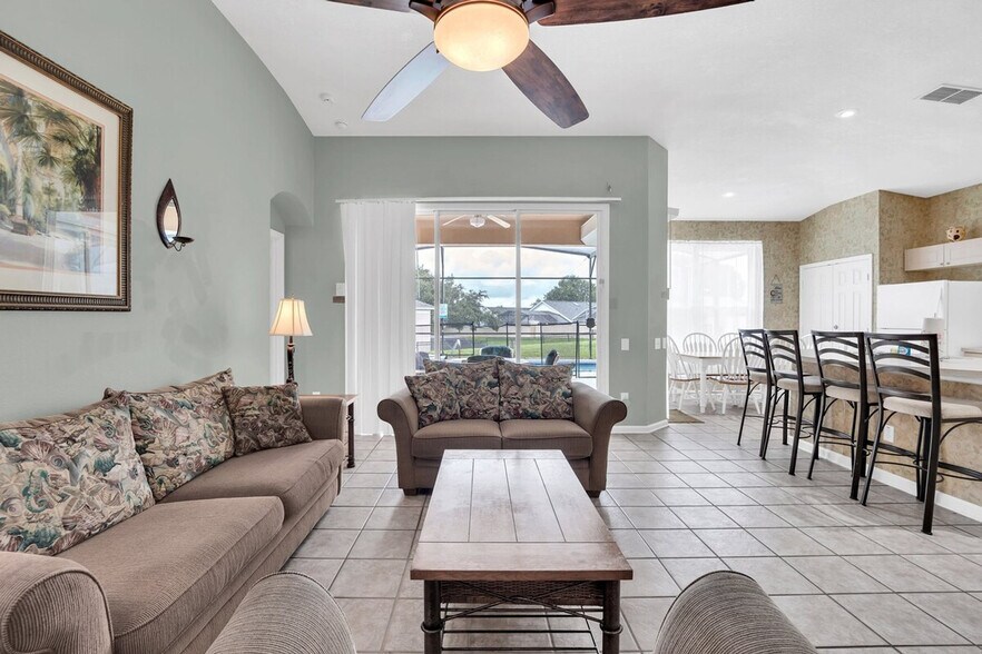 Building Photo - 8144 Fan Palm Way