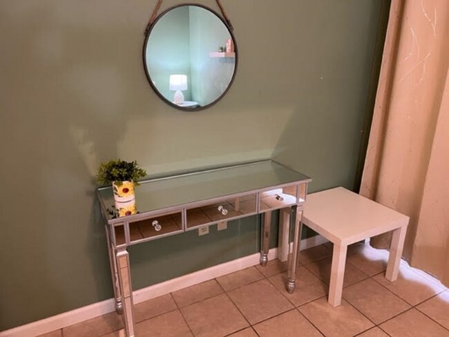 Building Photo - 1700 SW 16th Ct