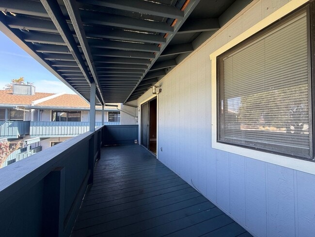 Building Photo - 2343 Fairway Dr