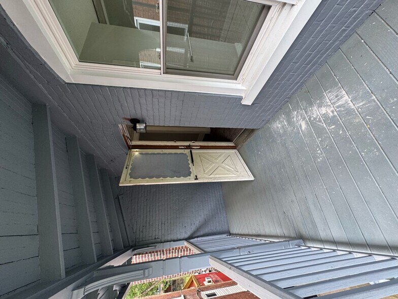 Building Photo - 241 N 4th St