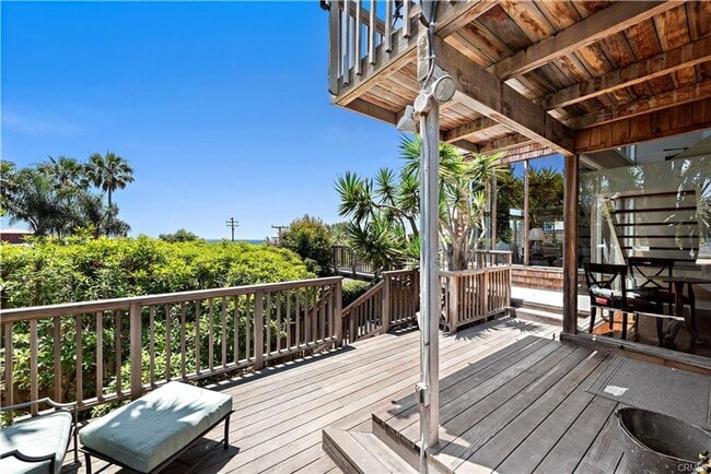 Building Photo - Woods Cove Beach House