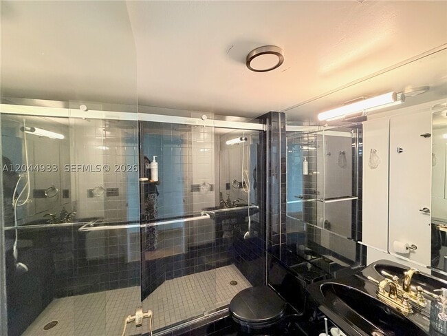 Building Photo - 15645 Collins Ave