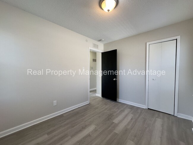 Building Photo - Beautifully Updated 3-Bedroom with Large Open Upstairs!