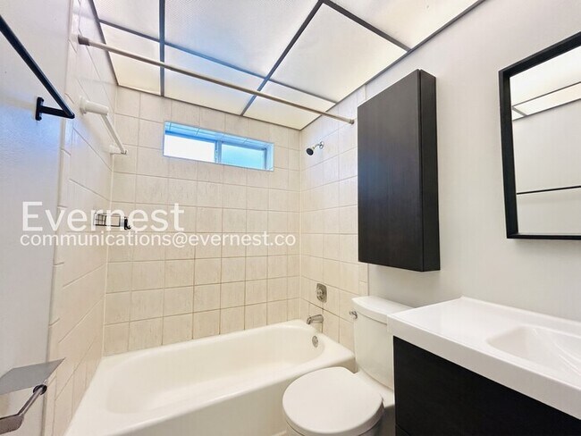 Building Photo - 7516 S Sanibel Cir