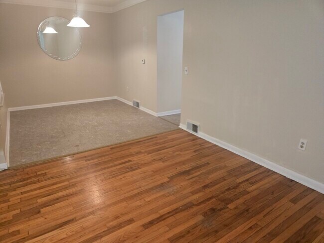 Building Photo - 1460 Gravel Ridge Dr