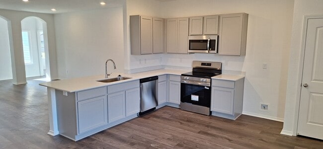 Building Photo - 38 10 Point Ln