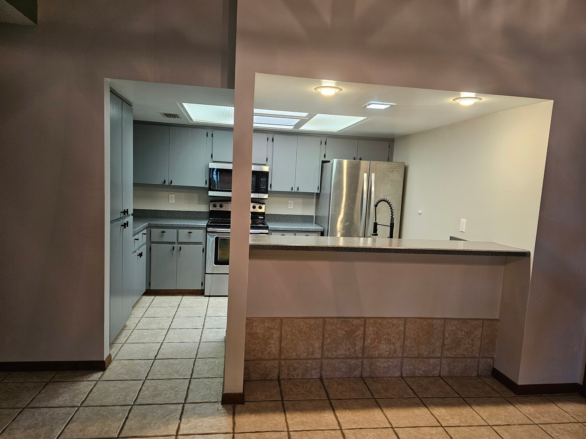 Building Photo - 51 Golfview Ct