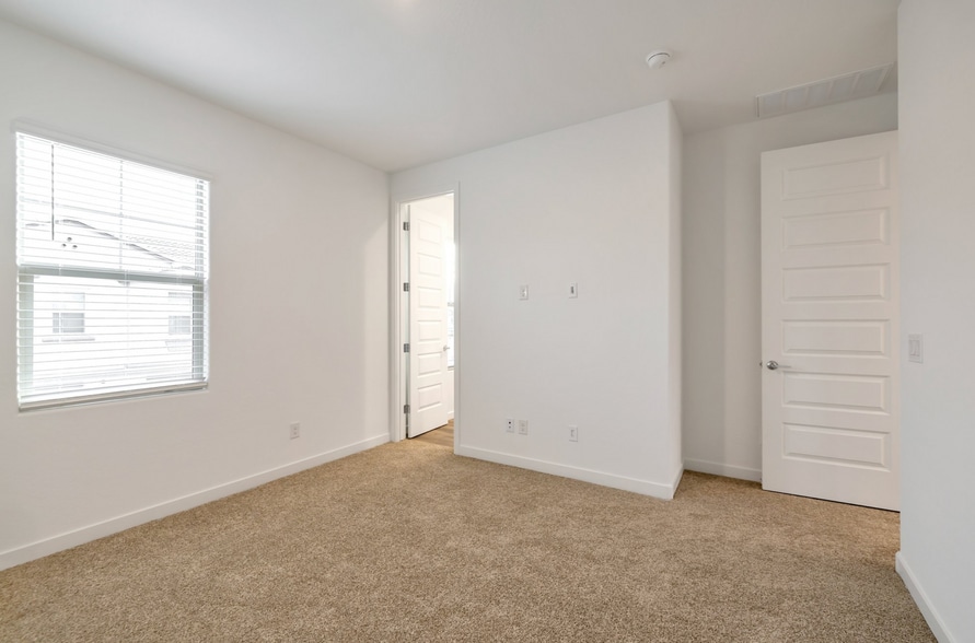 Building Photo - 4063 E Pinto Dr