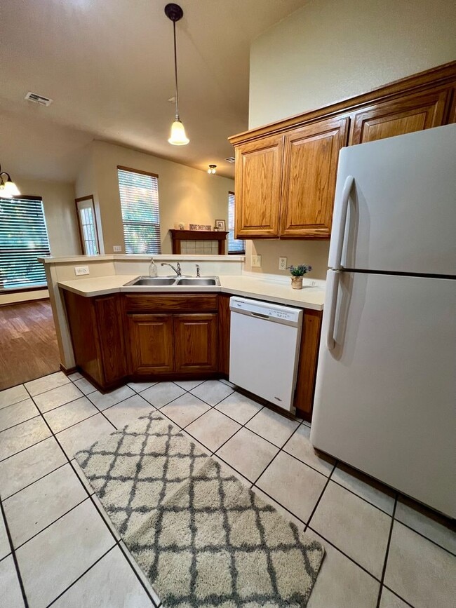 Building Photo - Lovely Rental Home in Heatherwood Neighbor...