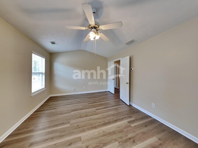 Building Photo - 2533 Plymouth Way