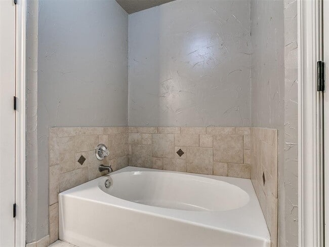 Building Photo - 617 Golden Eagle Dr