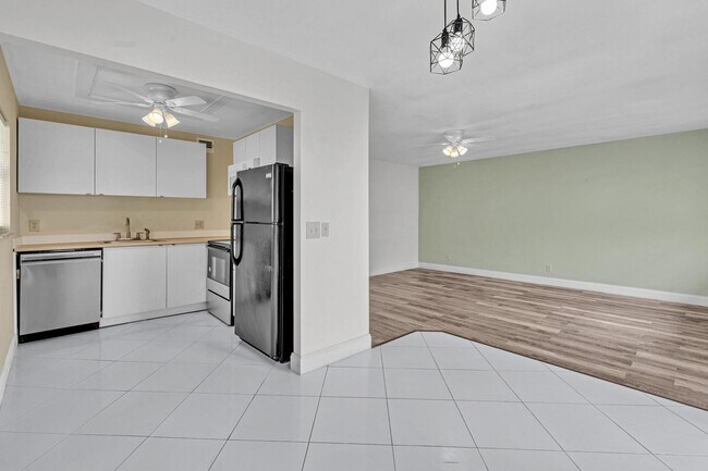 Building Photo - 365 Flanders Dr