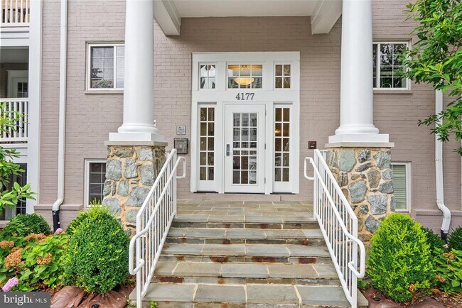Building Photo - 4177 S Four Mile Run Dr