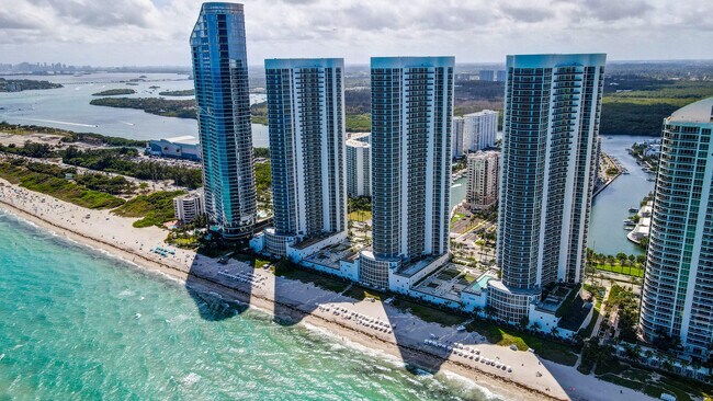 Building Photo - 15901 Collins Ave