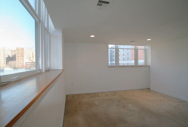 Building Photo - 769 Montgomery St