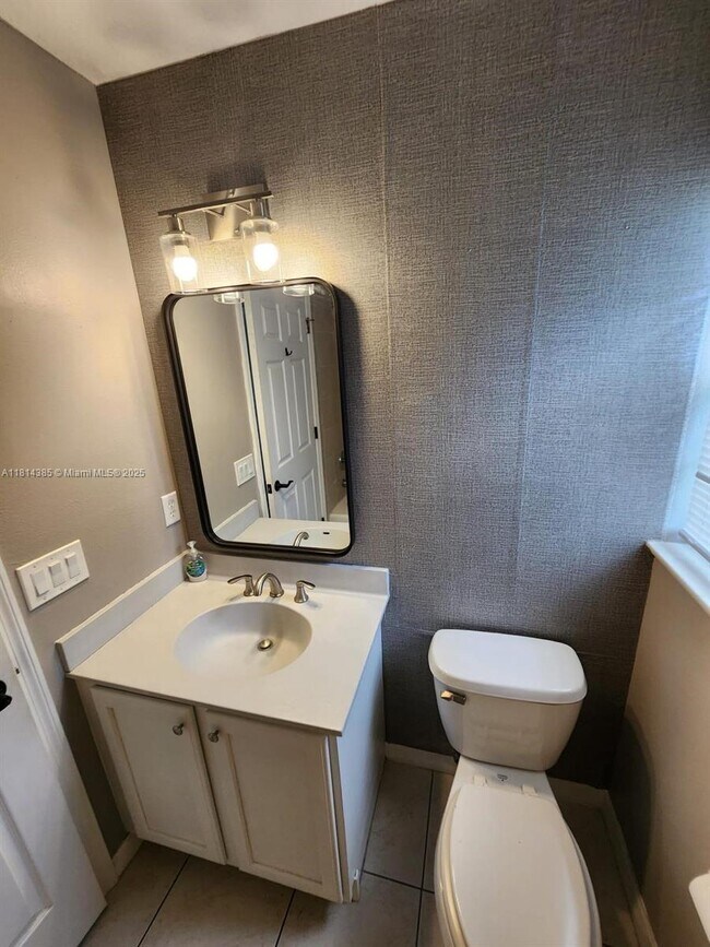 Building Photo - 6404 Las Palmas Way