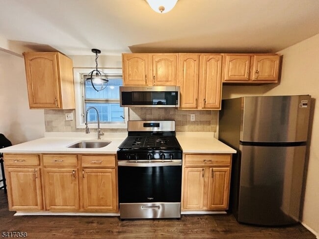 Building Photo - 36 Cross St