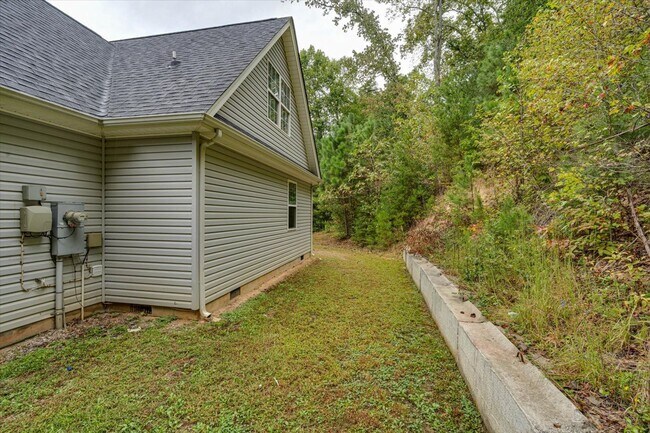 Building Photo - Charming 3-Bed / 2-Bath Home