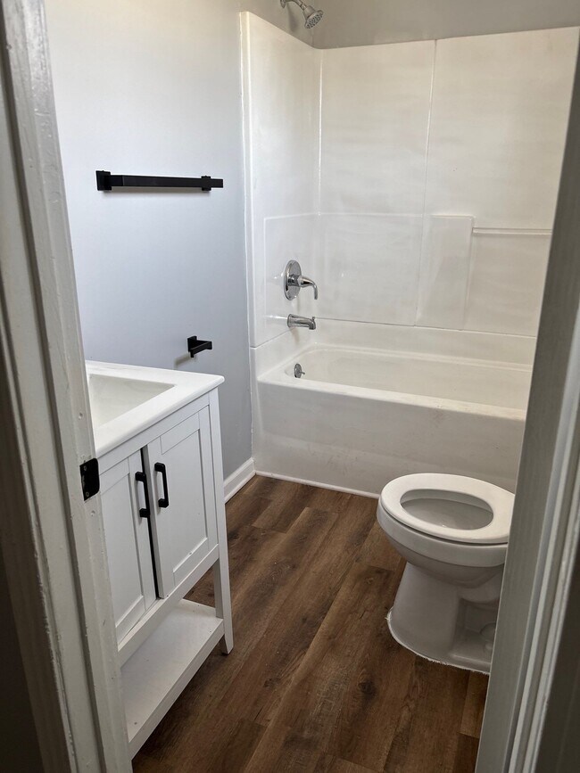 Building Photo - 131 E Jefferson St