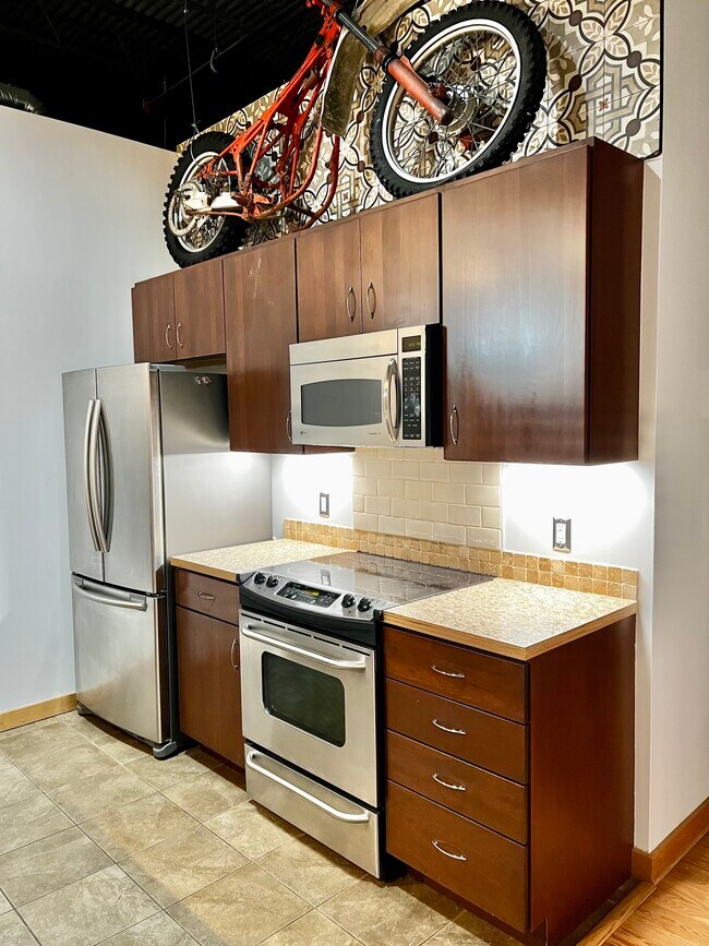 Kitchen - 301 E Court Ave