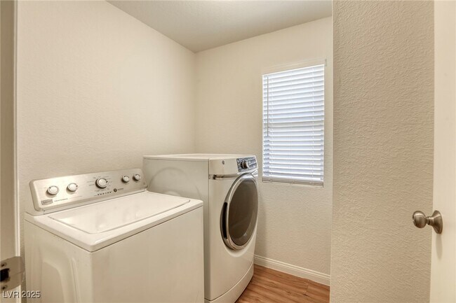 Building Photo - 3922 Gulliver St