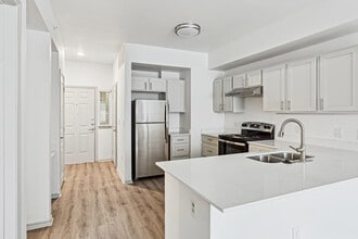 Building Photo - Heritage Pointe