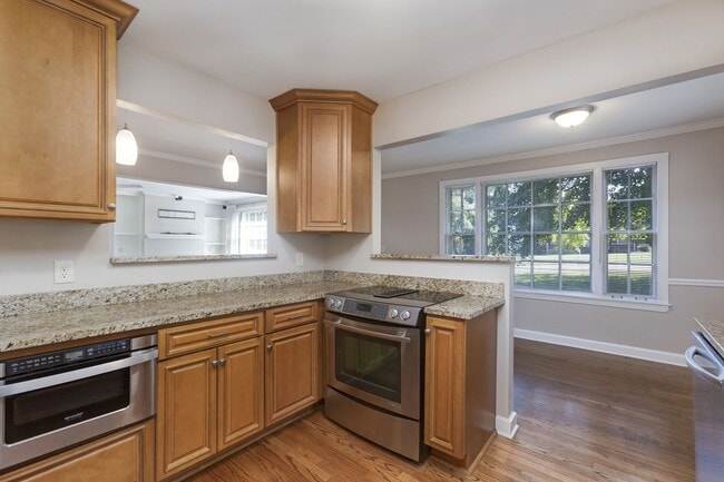 Building Photo - Cozy 3BD/2BA in the heart of Green Hills/L...