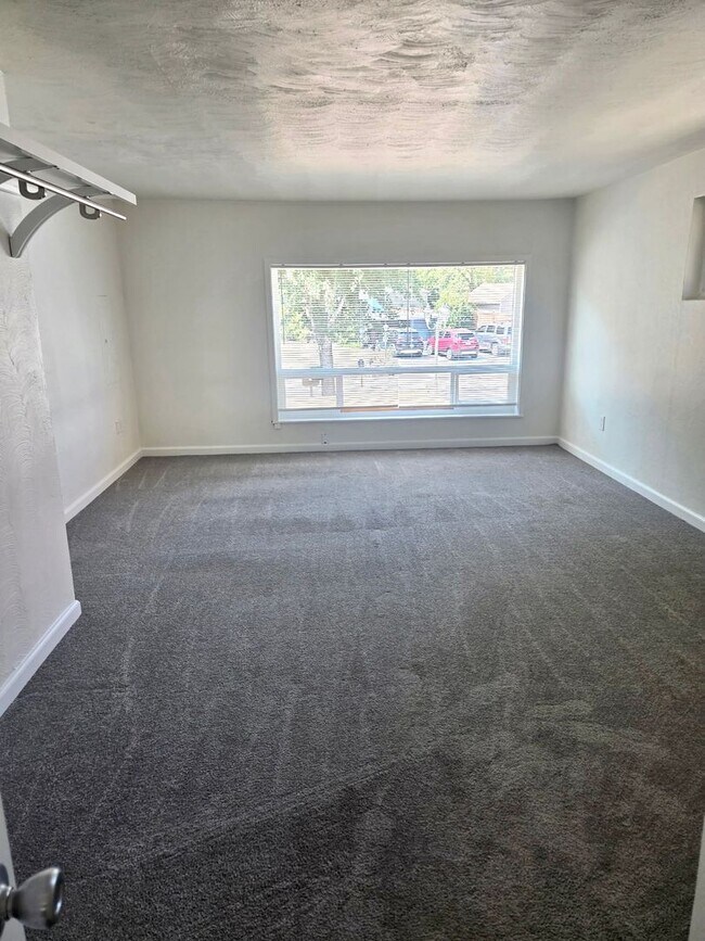 Building Photo - 3613 Grandview Dr W