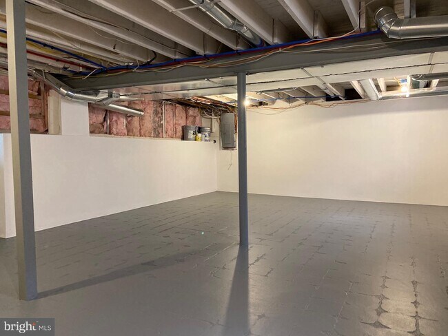 Building Photo - 121 Cypress Dr