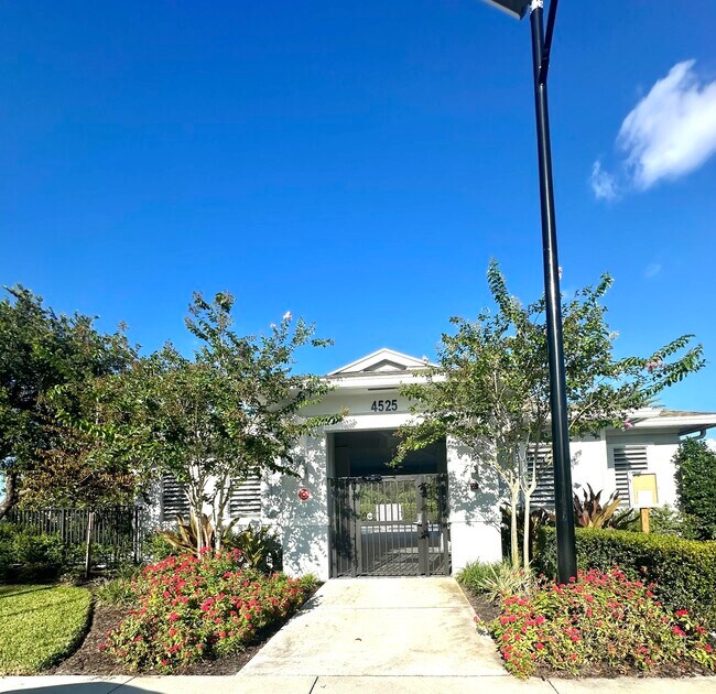 Building Photo - 4518 Dow Ln