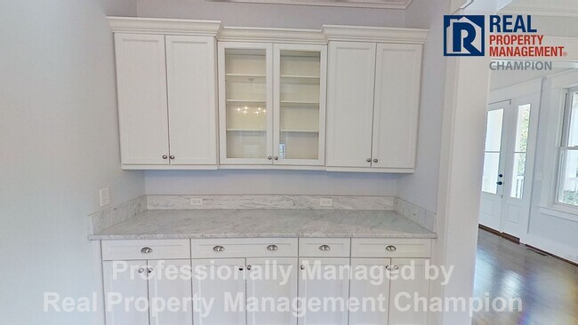 Building Photo - Exquisite Executive Home in Autumn Hall