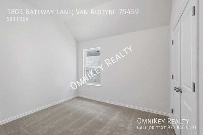 Building Photo - 1803 Gateway Ln