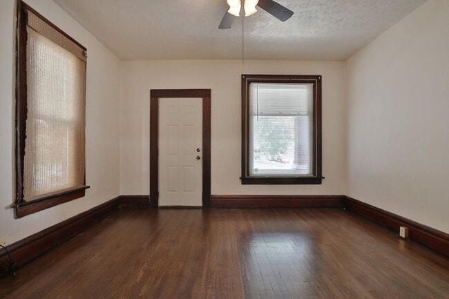 Building Photo - 4 Bedroom , 2 Bath Newly Renovated Townhouse - Right off of High St - FREE Washer / Dryer and Off...
