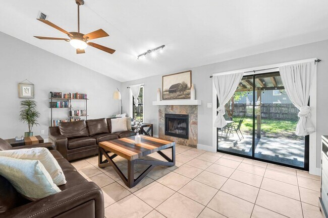Building Photo - 1174 Bay Ct
