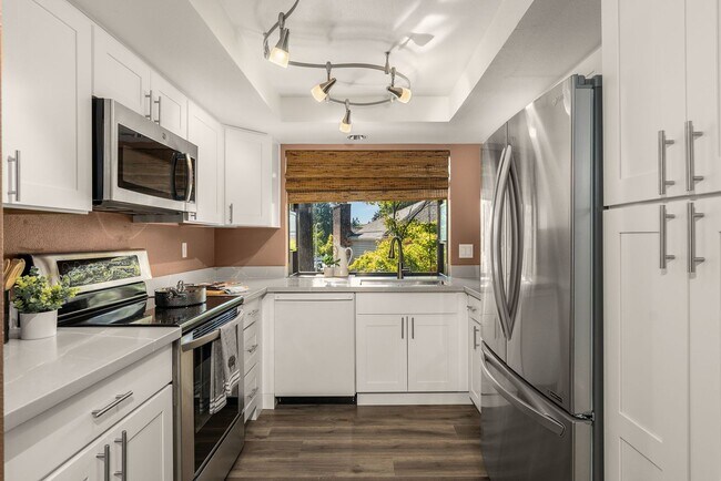 Building Photo - 2Bd/2Ba Kirkland Condo