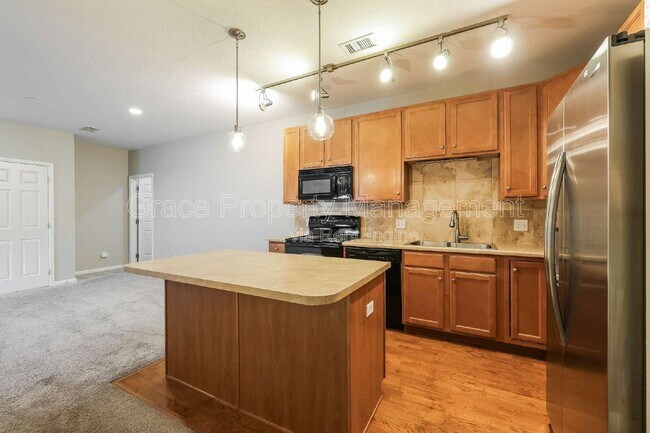 Building Photo - 9370 Las Ramblas Ct