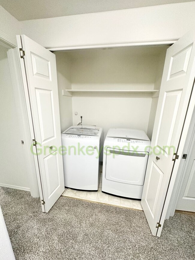 Building Photo - Amazing 2-Bedroom Townhouse with 2.5 Bathrooms, Attached Garage, Private Fenced Patio