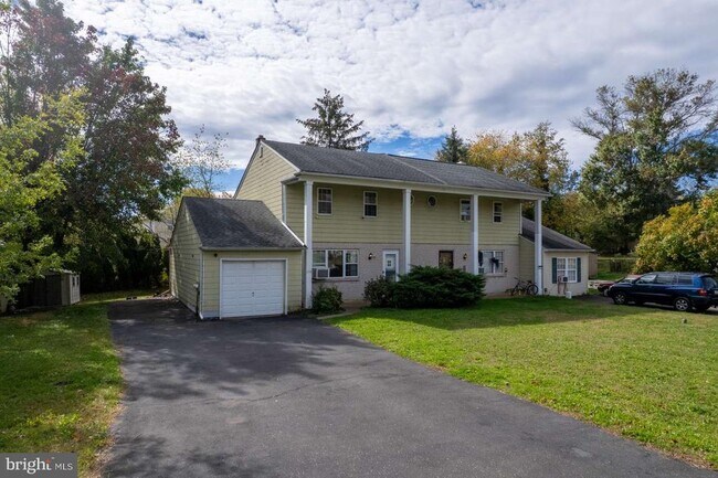 Building Photo - 1558 Specht Pl