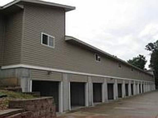 Building Photo - Updated 2 bedroom one bath Apartment in Oz...