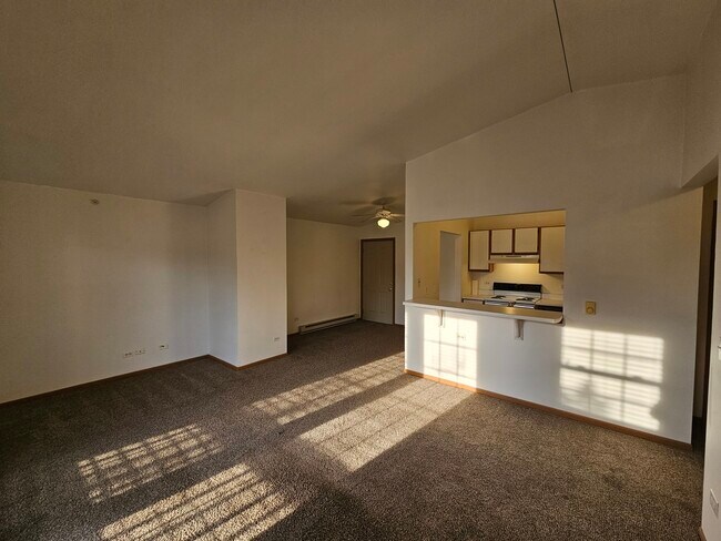 Building Photo - 330 Leah Ln