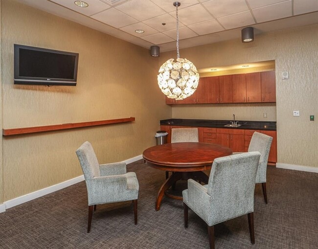 Building Photo - 711 Cosmopolitan Dr NE