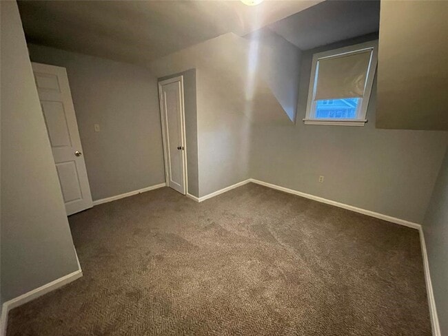 Building Photo - 1063 W 4th St