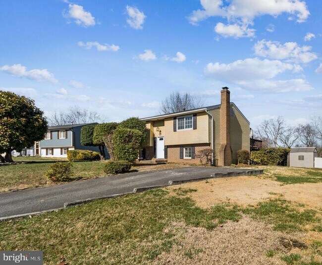 Building Photo - 5068 Macnamara Dr